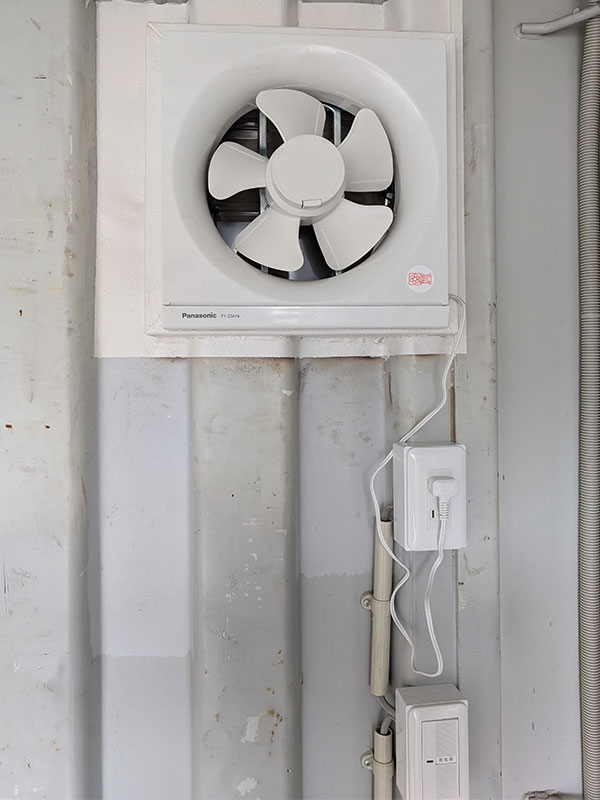 シャッター付コンテナ